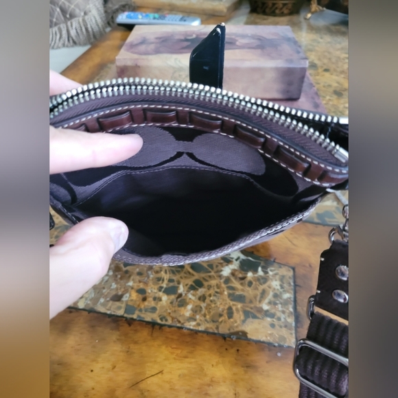 Dooney & Bourke Brown Crossbody Bag with Structured Design - Picture 5 of 8